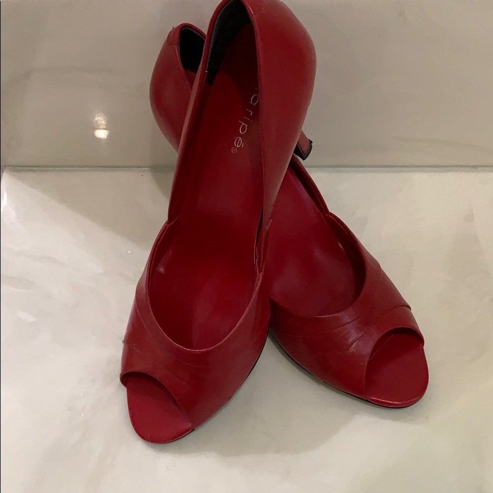 Red maripé peep toe pumps